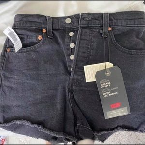 Levis ribcage shorts (NWT)